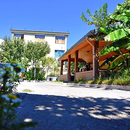 Lovely Apartment W/ Ac + Bath. + Kitchen + Parking And Garden Shkodër Buitenkant foto
