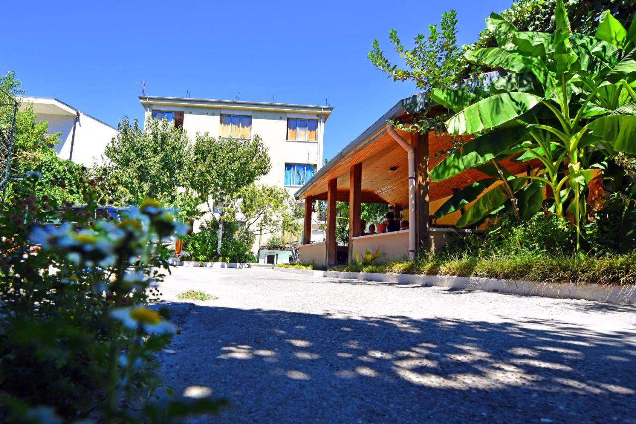 Lovely Apartment W/ Ac + Bath. + Kitchen + Parking And Garden Shkodër Buitenkant foto